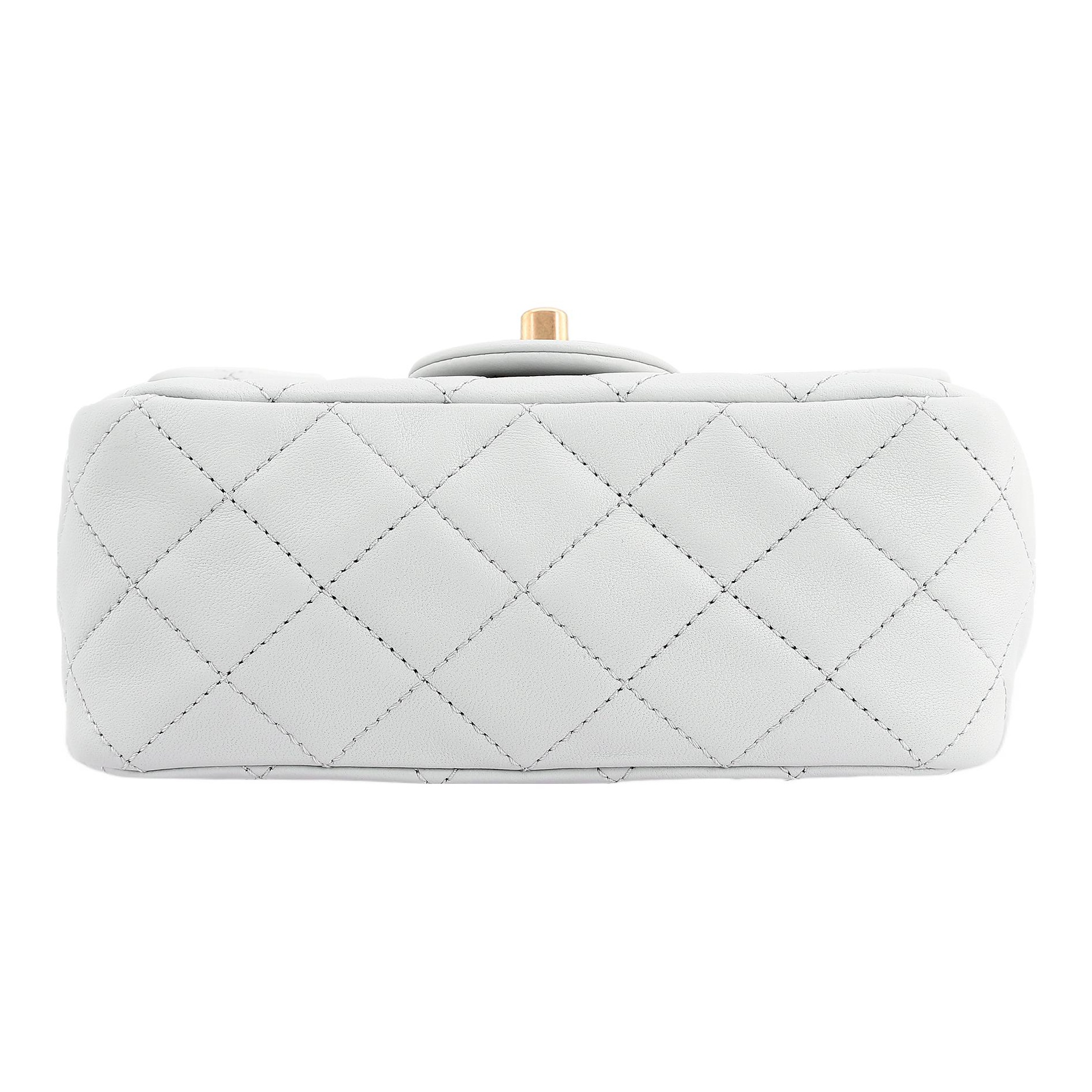 CHANEL 22K messenger bag