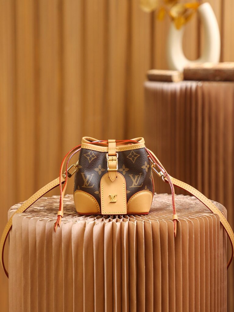 Louis Vuitton LV NOÉwallet bag